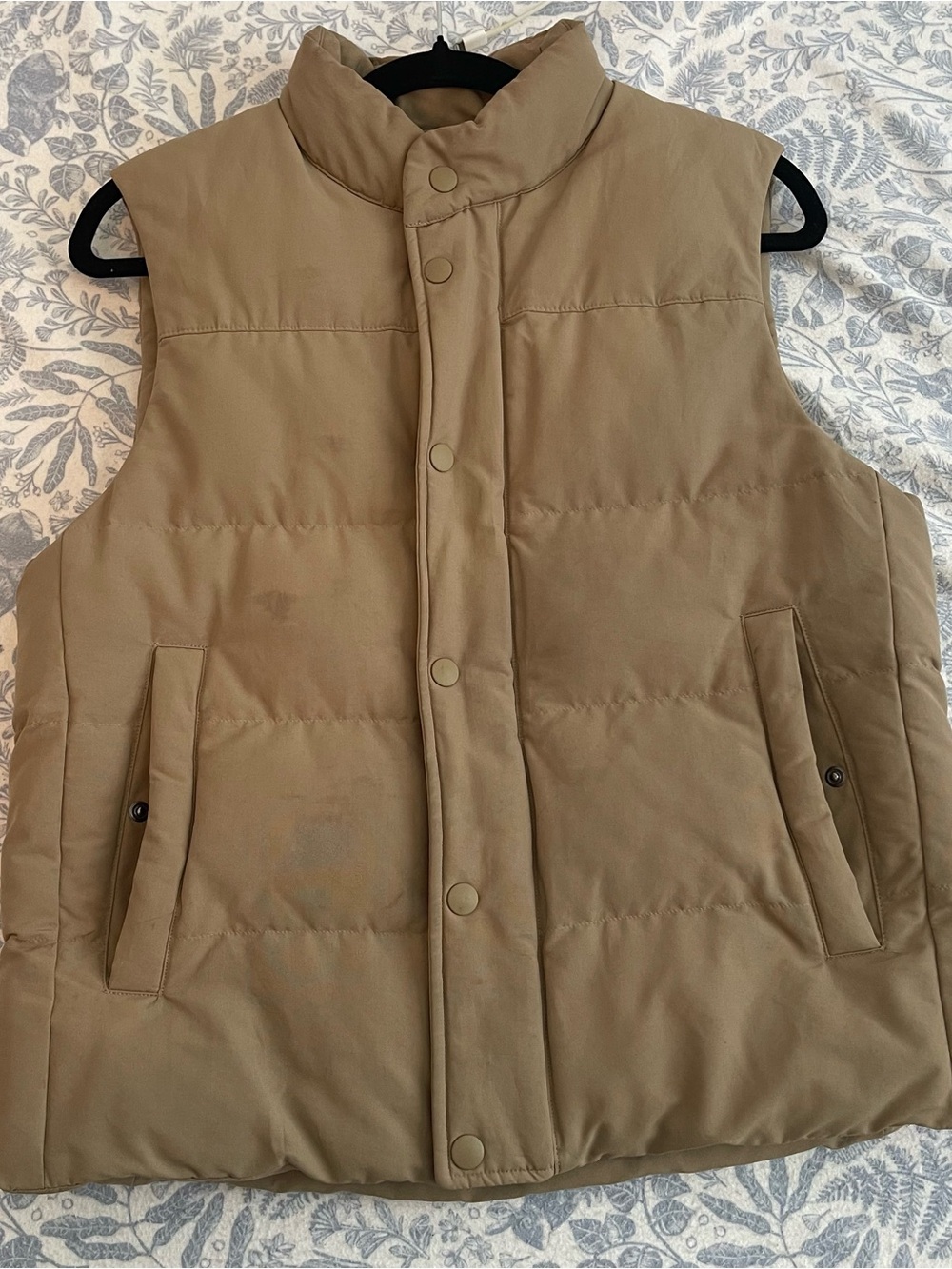 Uniqlo Beige Khaki Minimalist Puffer Vest Fits XS-M - Picture 7 of 13